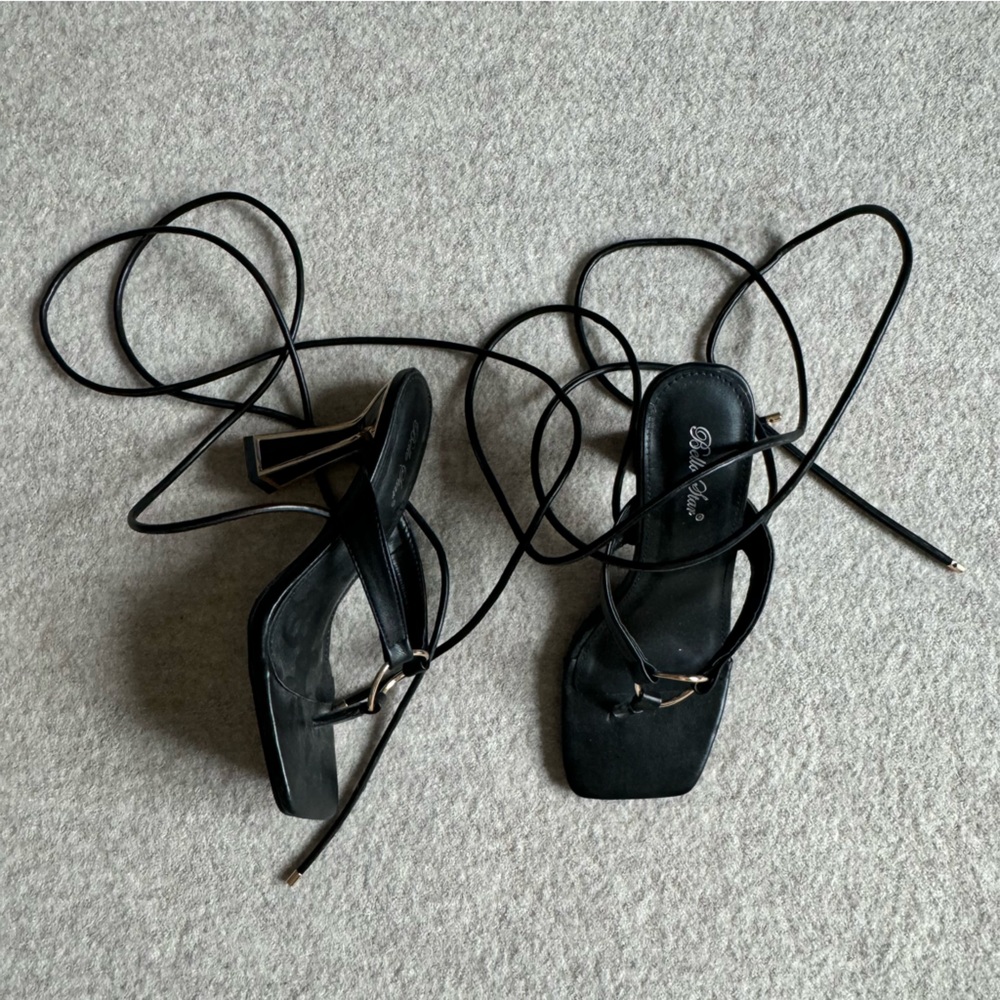 Black lace up heeled flip flops